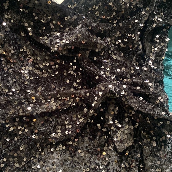 BooHoo Plus Sequin wrap dress - Picture 3 of 6